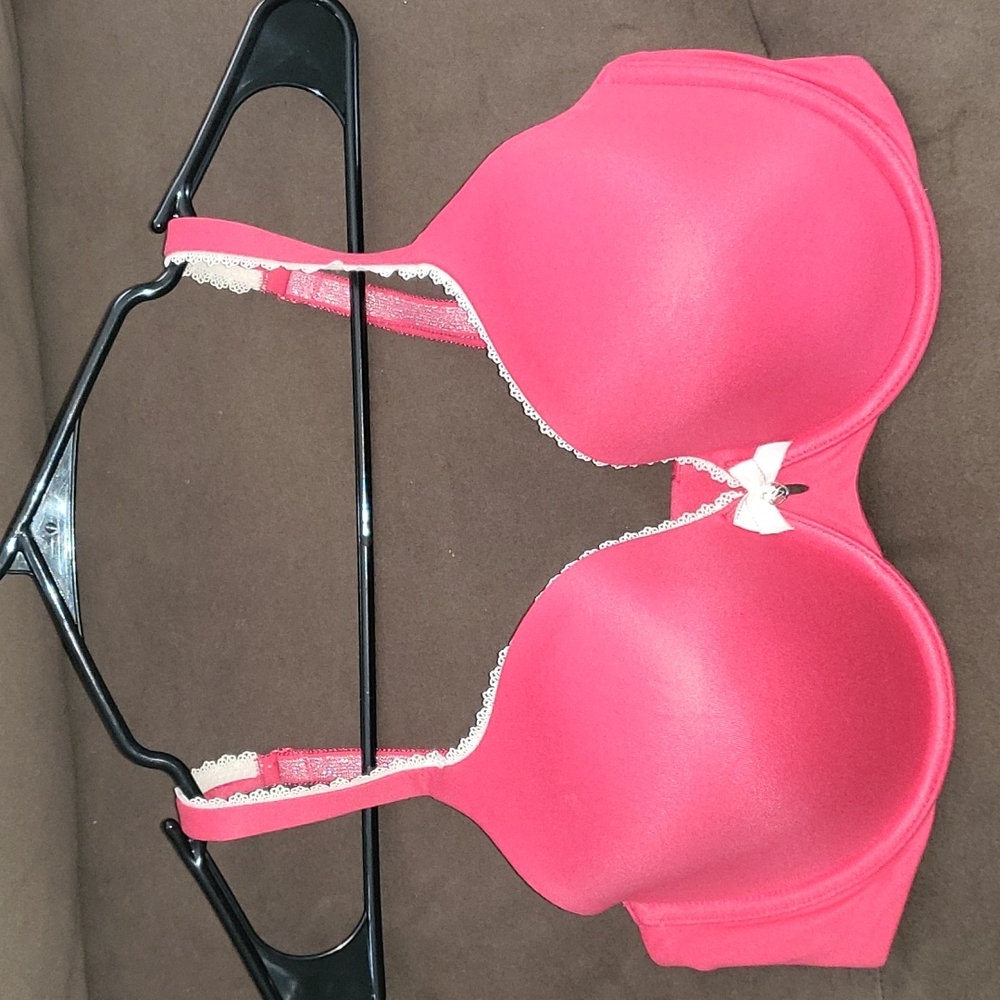 Victoria's Secret 34DD bra